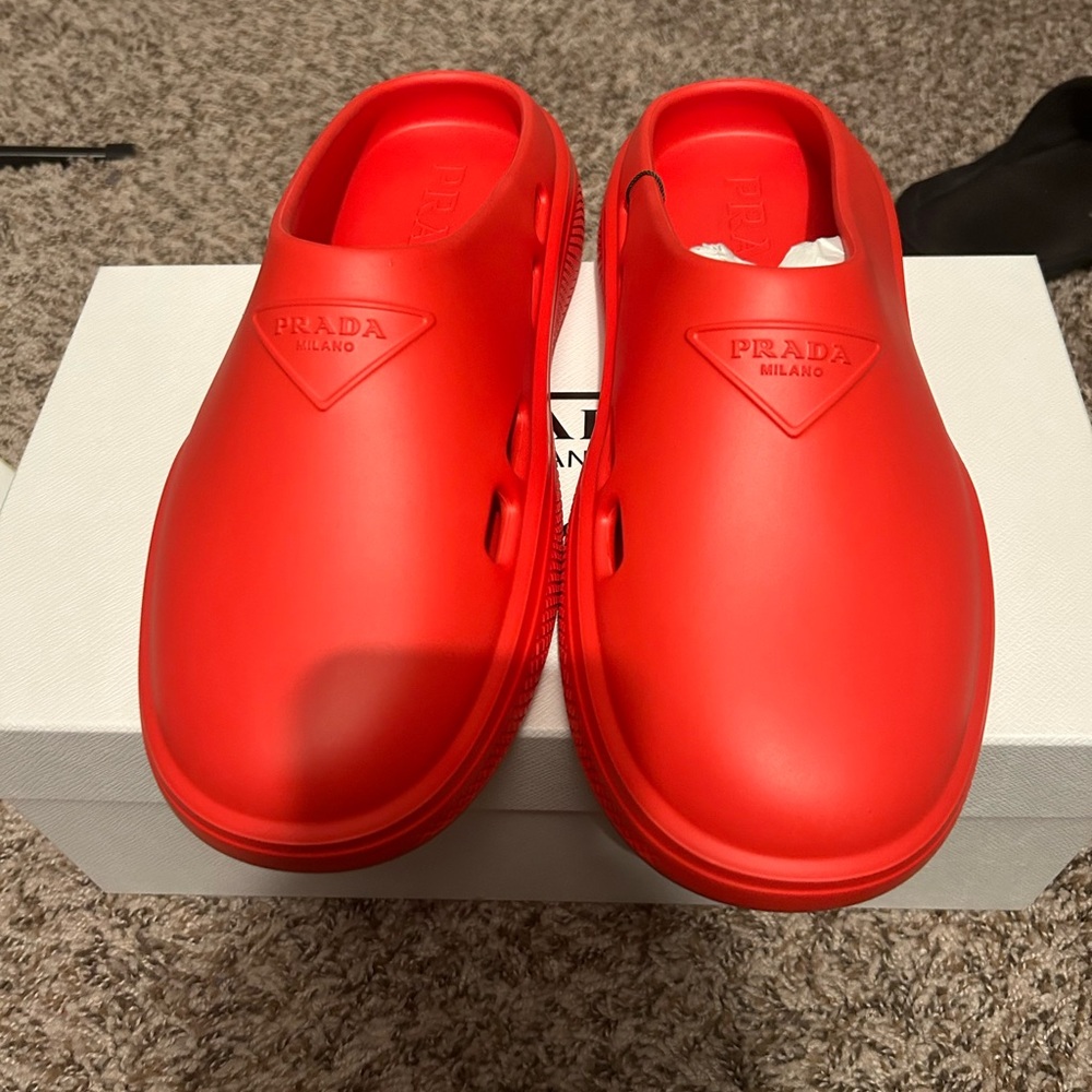 Prada mellow mules
Brand new never worn
EU 41
100% authentic
$400
